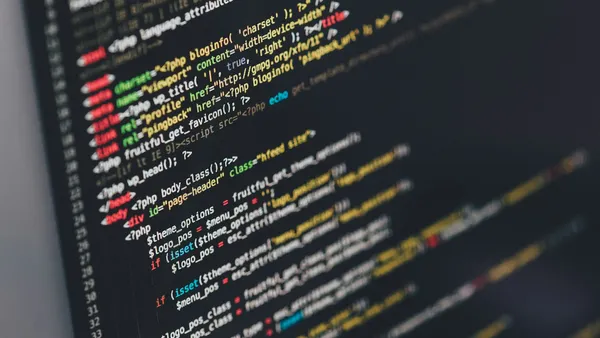 Écran affichant du code dans un éditeur de programmation
