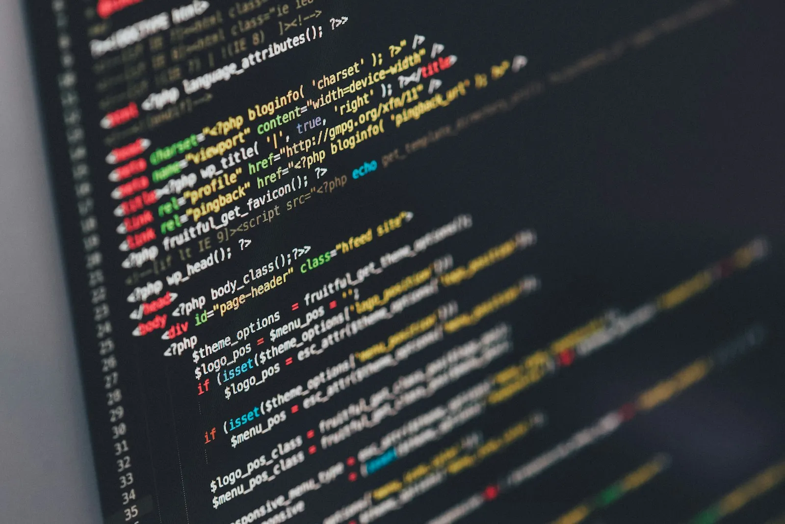 Écran affichant du code dans un éditeur de programmation